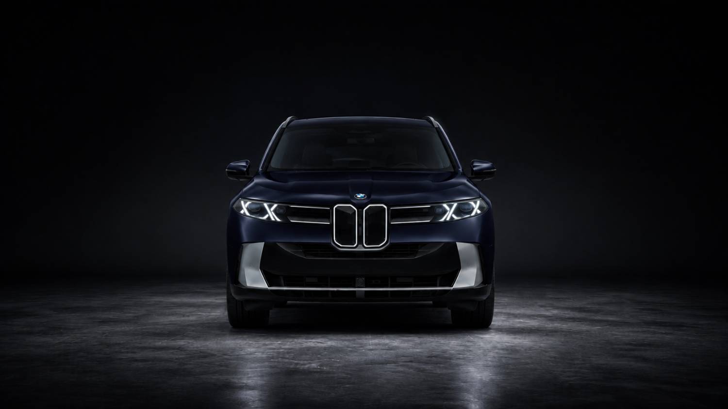 BMW X5 در رنگ سرمه‌ای